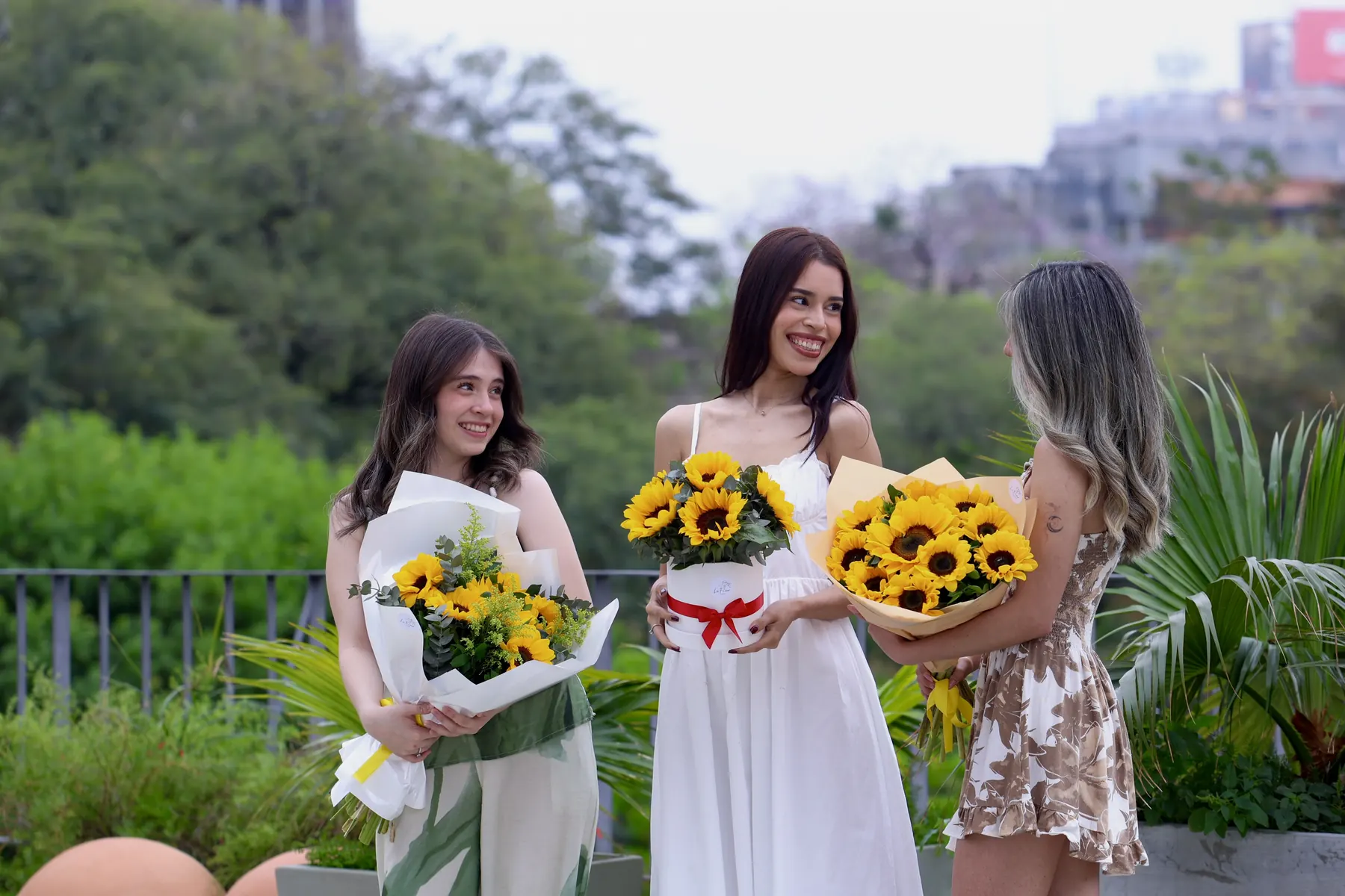 Ramos y box de girasoles de La Fleur en una sesión de primavera
